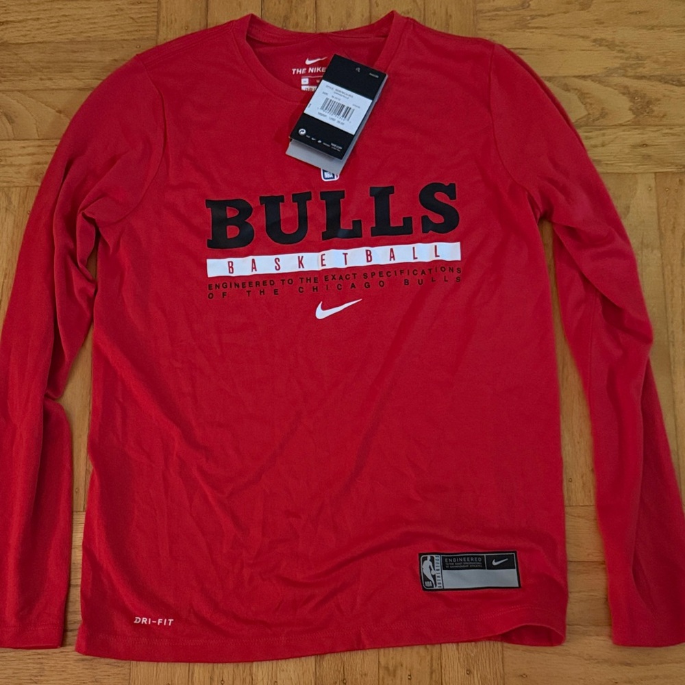 Nike Red Chicago Bulls Long-Sleeve Basketball Tee
